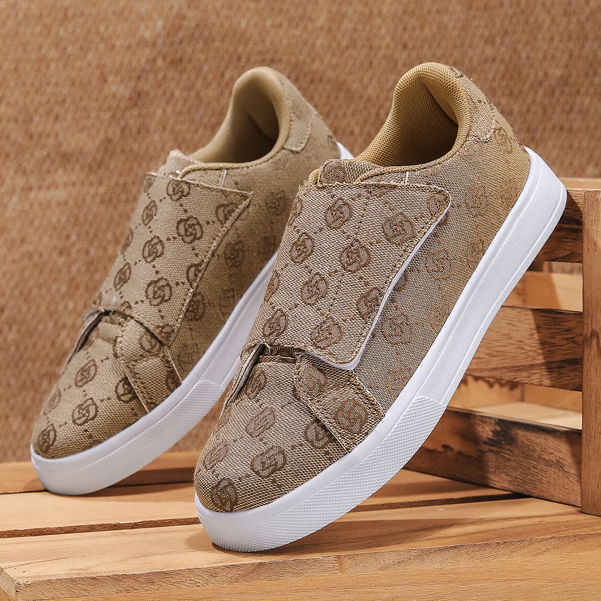 2026 New Men's Vintage Print Velcro Strap Sneakers Casual Slip-on Low-top Shoes Women's Casual Shoes Comfortable Canvas Shoes
2026 New Men's Vintage Print Velcro Strap Sneakers Casual Slip-on Low-top Shoes Women's Casual Shoes Comfortable Canvas Shoes