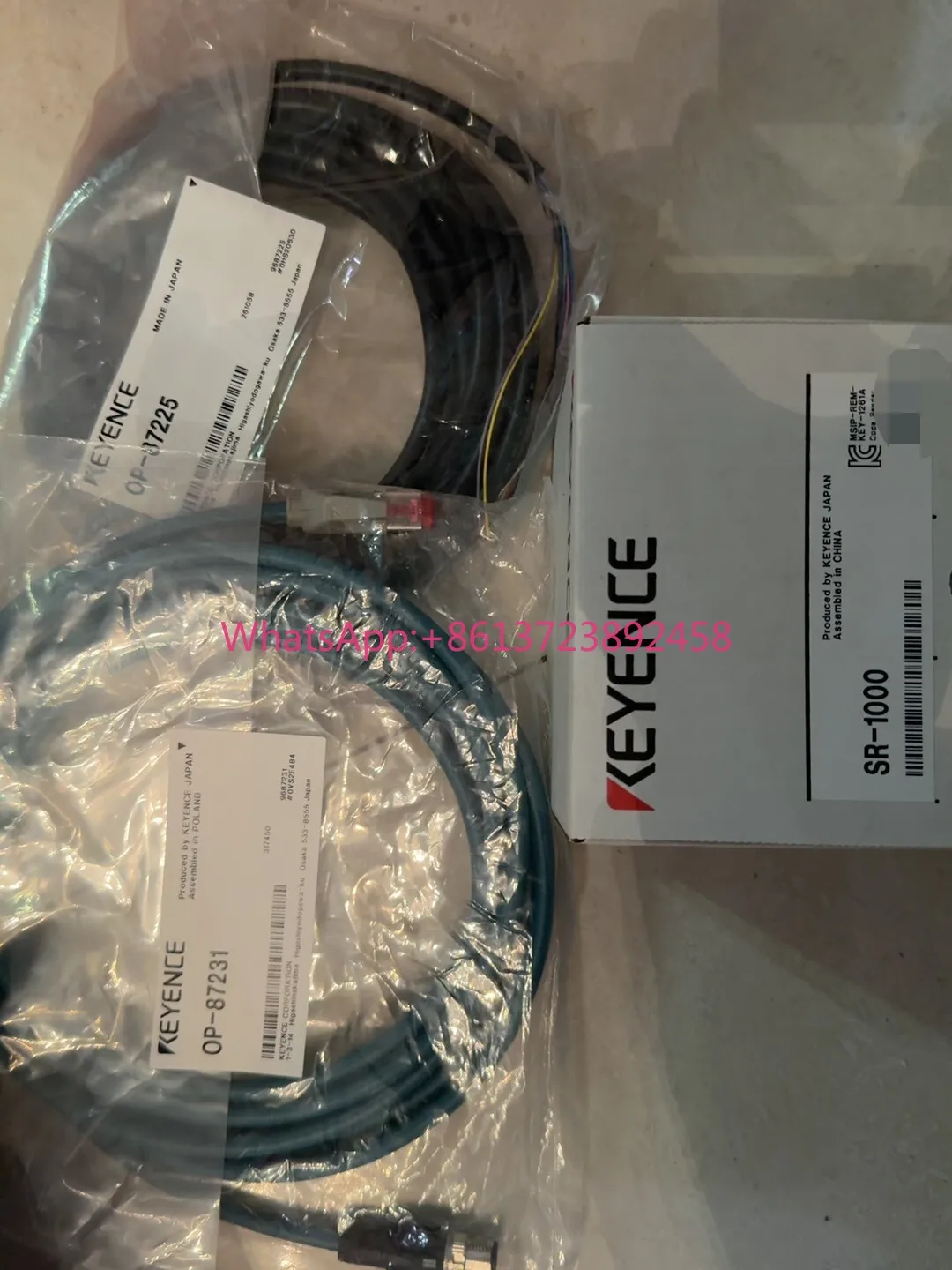 KEYENCE code scanner SR-1000
KEYENCE code scanner SR-1000