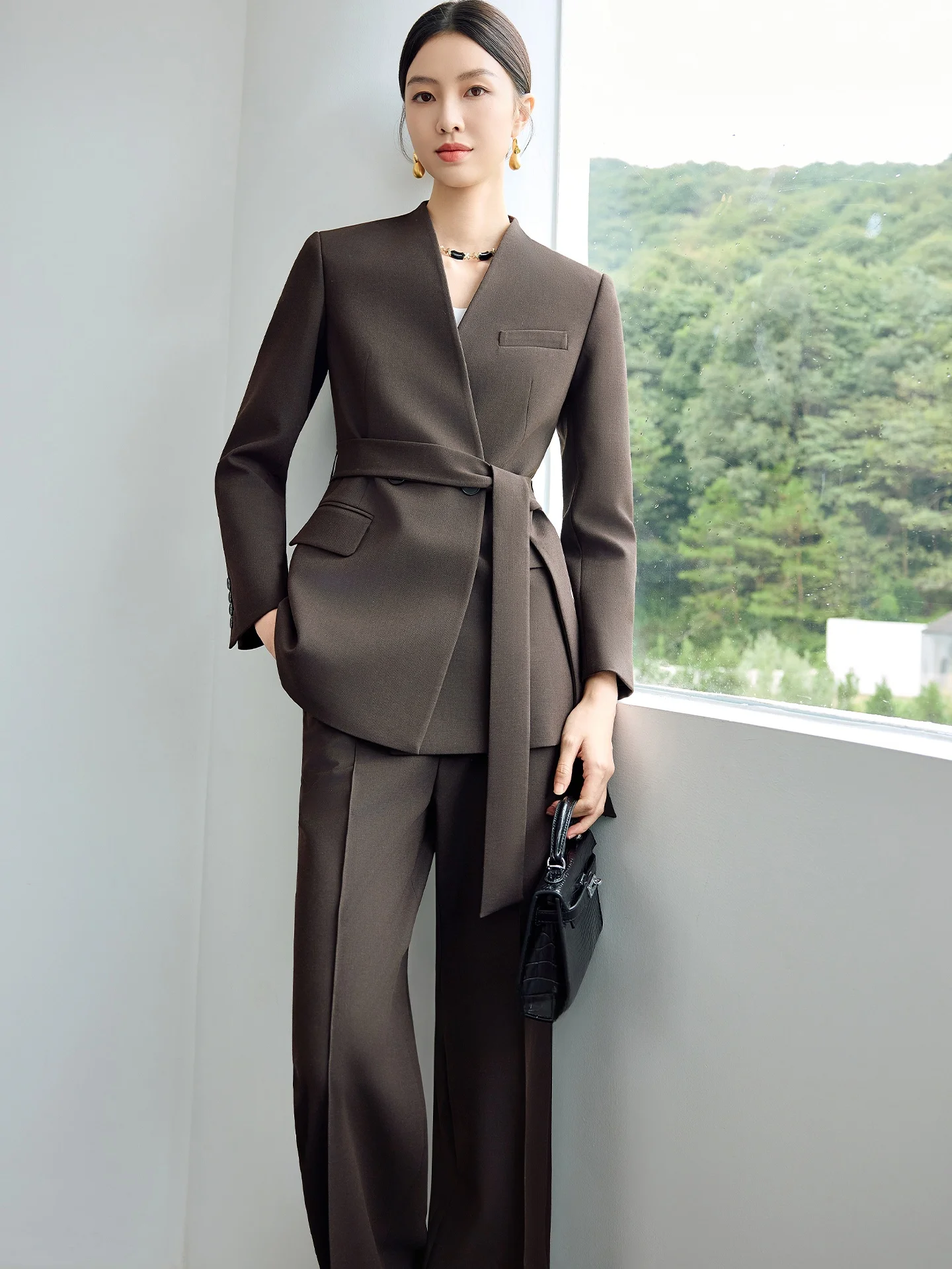 Костюм женский Ele Design: повседневный, деловой, однотонный, приталенный, профессиональный, формальный, из полиэстера, вискозы, спандекса, шерсти.
Костюм женский Ele Design: повседневный, деловой, однотонный, приталенный, профессиональный, формальный, из полиэстера, вискозы, спандекса, шерсти.