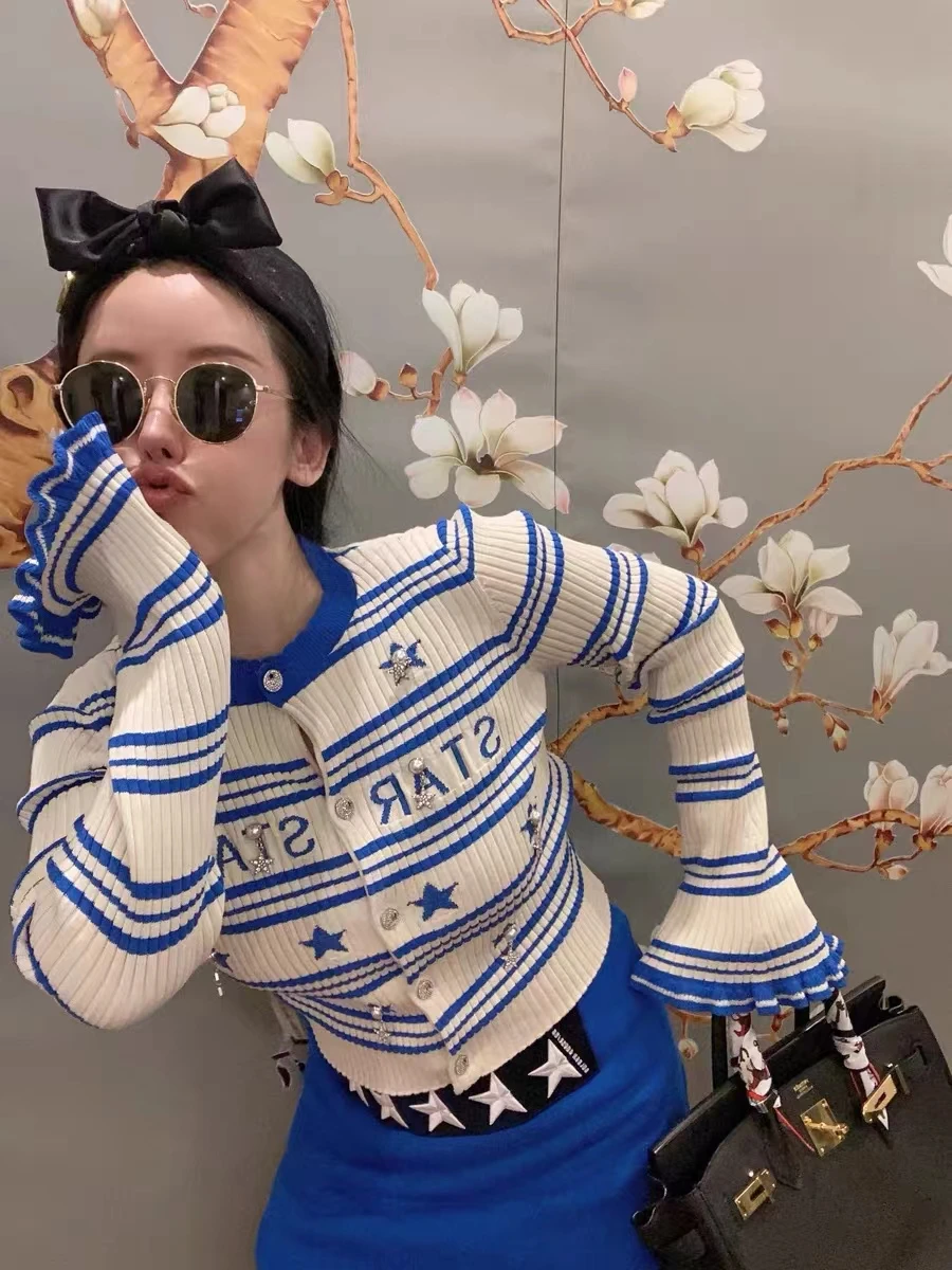 High Quality Women Autumn New women Fashion Temperament Collision Striped Slim Knit Sweater Stars Flare Sleeve Cardigan
High Quality Women Autumn New women Fashion Temperament Collision Striped Slim Knit Sweater Stars Flare Sleeve Cardigan