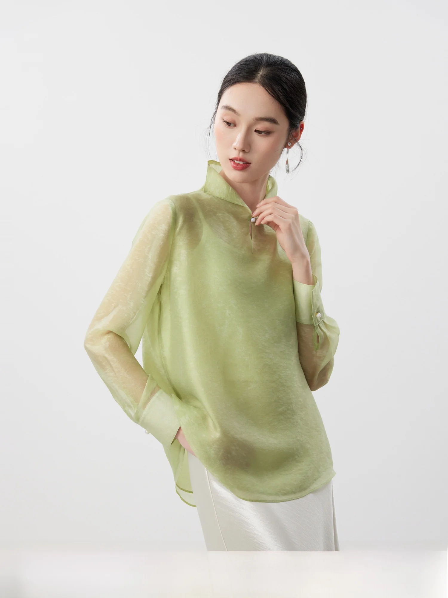 Elegant Pearl Button Loose Shirt Women's Spring New Style Eastern Charm Misty Beauty Scenic Poem Chimney Collar Fashionable L...
Elegant Pearl Button Loose Shirt Women's Spring New Style Eastern Charm Misty Beauty Scenic Poem Chimney Collar Fashionable L...