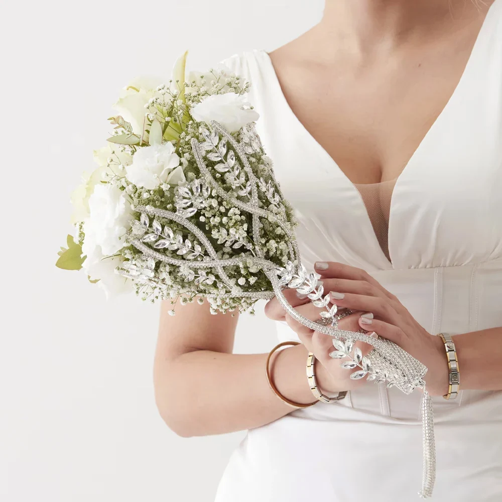 Luxury Bride Rhinestone Bouquet Holder Wedding Accessories Rose Flowers Ribbon Holding Bouquets Quinceanera for Women Gifts
Luxury Bride Rhinestone Bouquet Holder Wedding Accessories Rose Flowers Ribbon Holding Bouquets Quinceanera for Women Gifts