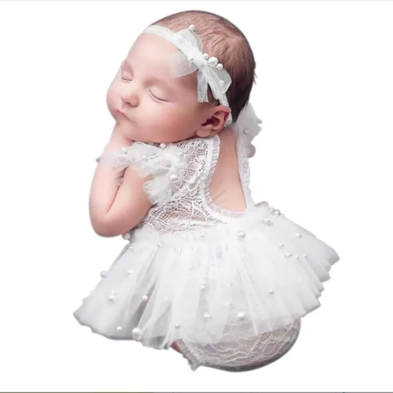 Кружевная одежда для фотосессии новорожденных, платье для девочек, наряды для детской фотосессии, милые кружевные комбинезоны с жемчугом и повязкой на голову с жемчугом, комплект
Кружевная одежда для фотосессии новорожденных, платье для девочек, наряды для детской фотосессии, милые кружевные комбинезоны с жемчугом и повязкой на голову с жемчугом, комплект