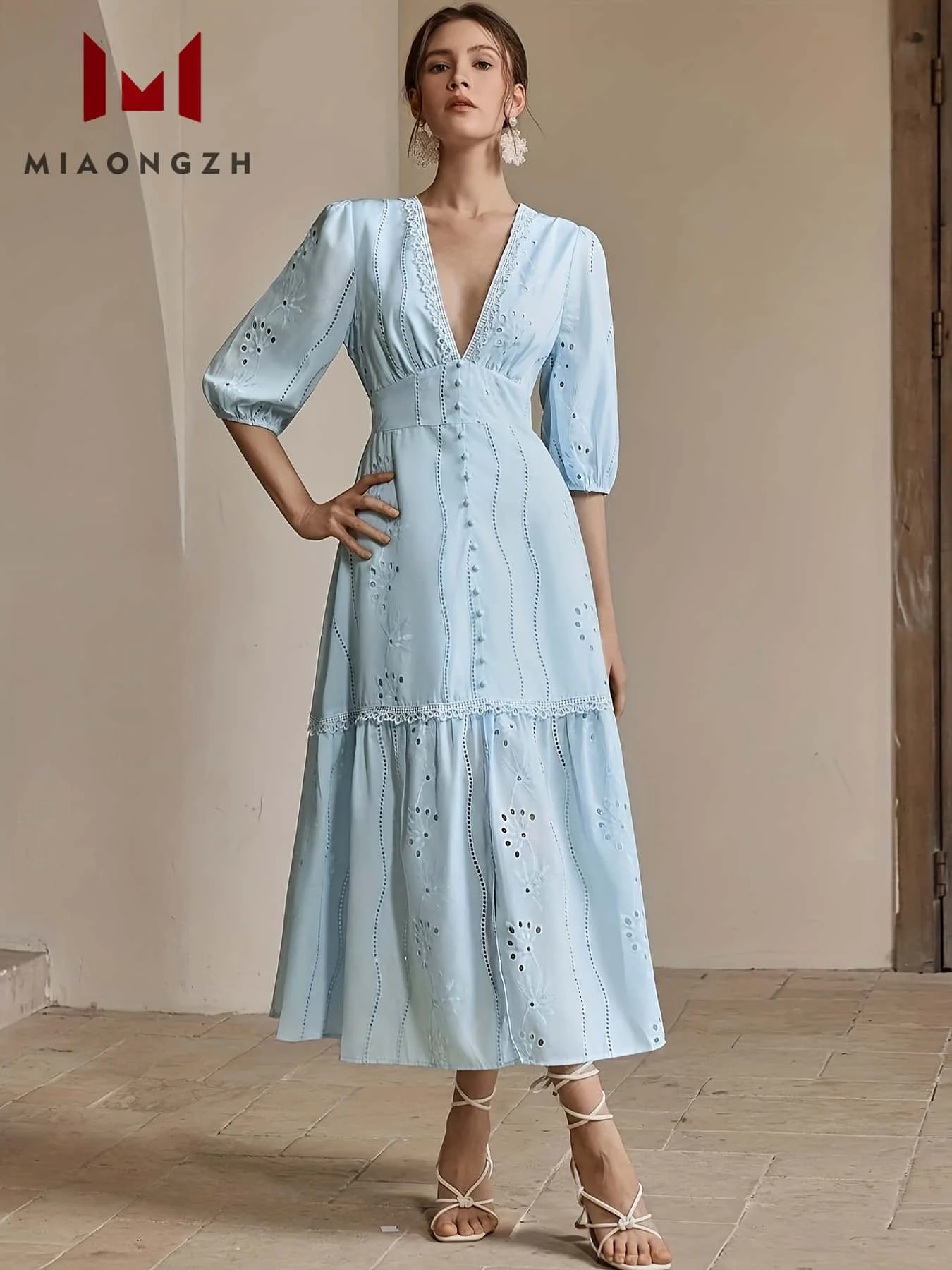 Fashion Embroidery Hollow Out Elegant Vintage Dress For Women V Neck Lantern Sleeve 2025 New Slim Female Long Party Dresses Chic
Fashion Embroidery Hollow Out Elegant Vintage Dress For Women V Neck Lantern Sleeve 2025 New Slim Female Long Party Dresses Chic