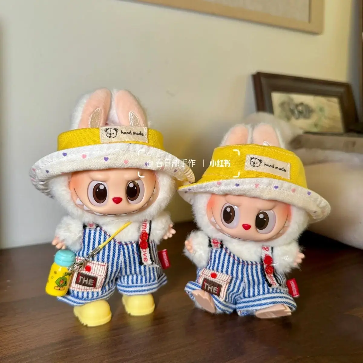 Doll Clothes for Labubu V1 V2 V3 Cute Striped Overalls 4-Piece Set College Style Peripheral Vinyl Doll Replacement Outfit
Doll Clothes for Labubu V1 V2 V3 Cute Striped Overalls 4-Piece Set College Style Peripheral Vinyl Doll Replacement Outfit