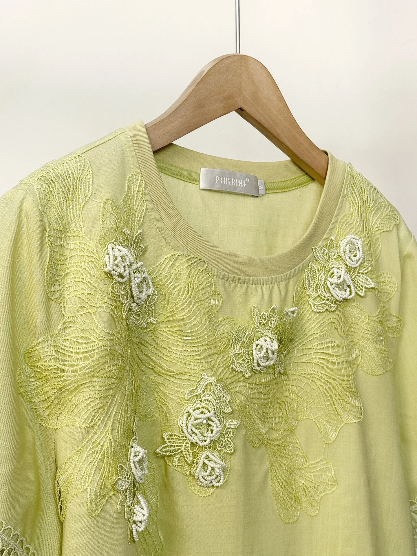 Putherine PTHERINE Spring Summer European Style Short Sleeve Embroidered 3D Rose Bud Top Comfortable Cotton Loose Fit T-shirt
Putherine PTHERINE Spring Summer European Style Short Sleeve Embroidered 3D Rose Bud Top Comfortable Cotton Loose Fit T-shirt