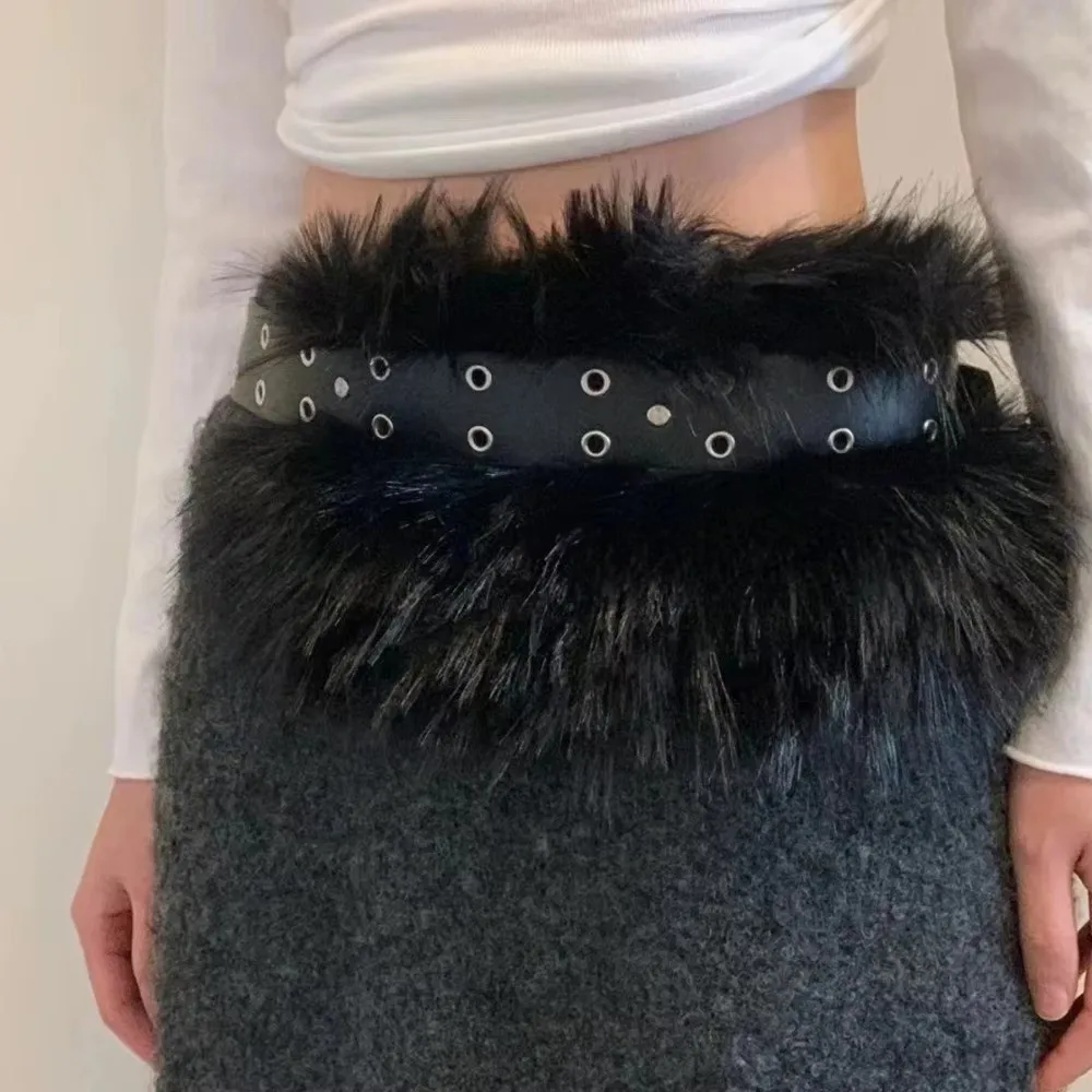 Casual Y2K Waist Belts Adjustable Leather Texture Furry Waistband Rivet Decoration Faux Fur Belt Girl
Casual Y2K Waist Belts Adjustable Leather Texture Furry Waistband Rivet Decoration Faux Fur Belt Girl