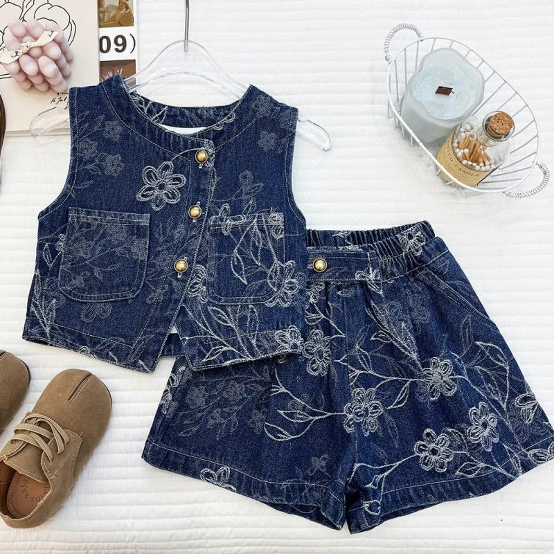 2026New summer denim shorts set for girls, fashionable children's pocket vest and shorts two-piece set
2026New summer denim shorts set for girls, fashionable children's pocket vest and shorts two-piece set