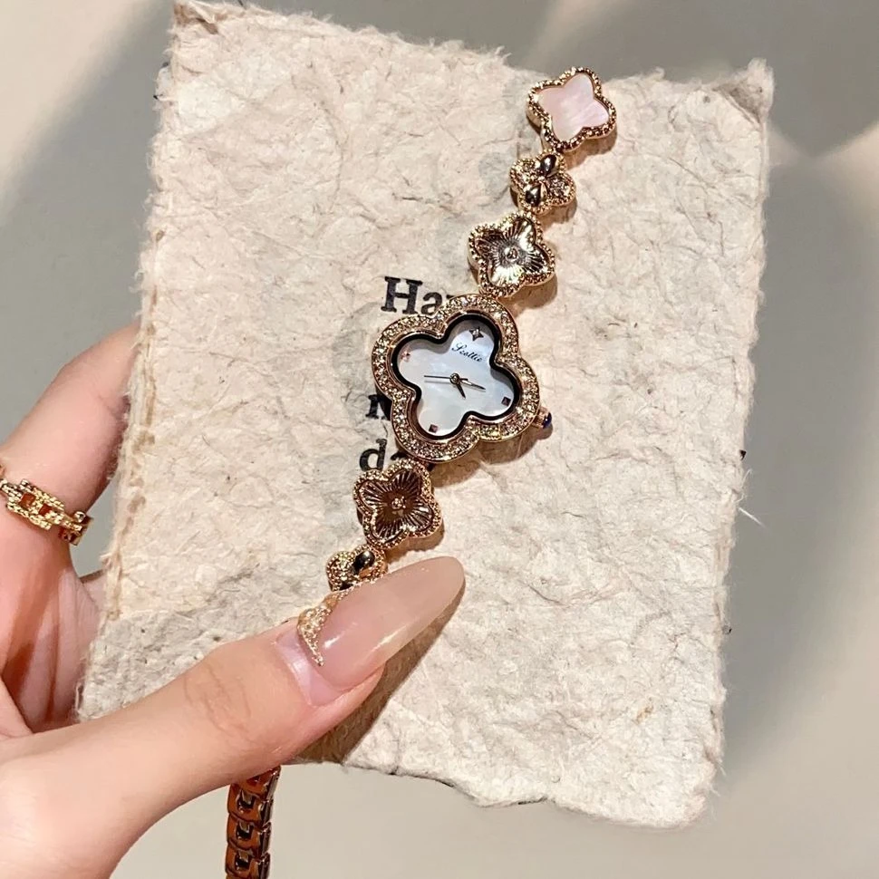 Новые модные горячие продажи, брендовые часы, женские роскошные кварцевые часы, четырехлистная трава, бриллиантовый стиль, элегантные часы, женский браслет, подарок
Новые модные горячие продажи, брендовые часы, женские роскошные кварцевые часы, четырехлистная трава, бриллиантовый стиль, элегантные часы, женский браслет, подарок