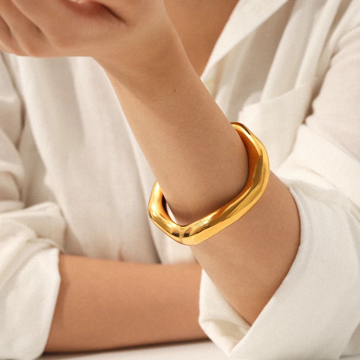 Elegant Gold Plated Irregular Wave Wide Bangle For Women Adjustable Open Cuff Tarnish Resistant Minimalist Party Jewelry
Elegant Gold Plated Irregular Wave Wide Bangle For Women Adjustable Open Cuff Tarnish Resistant Minimalist Party Jewelry