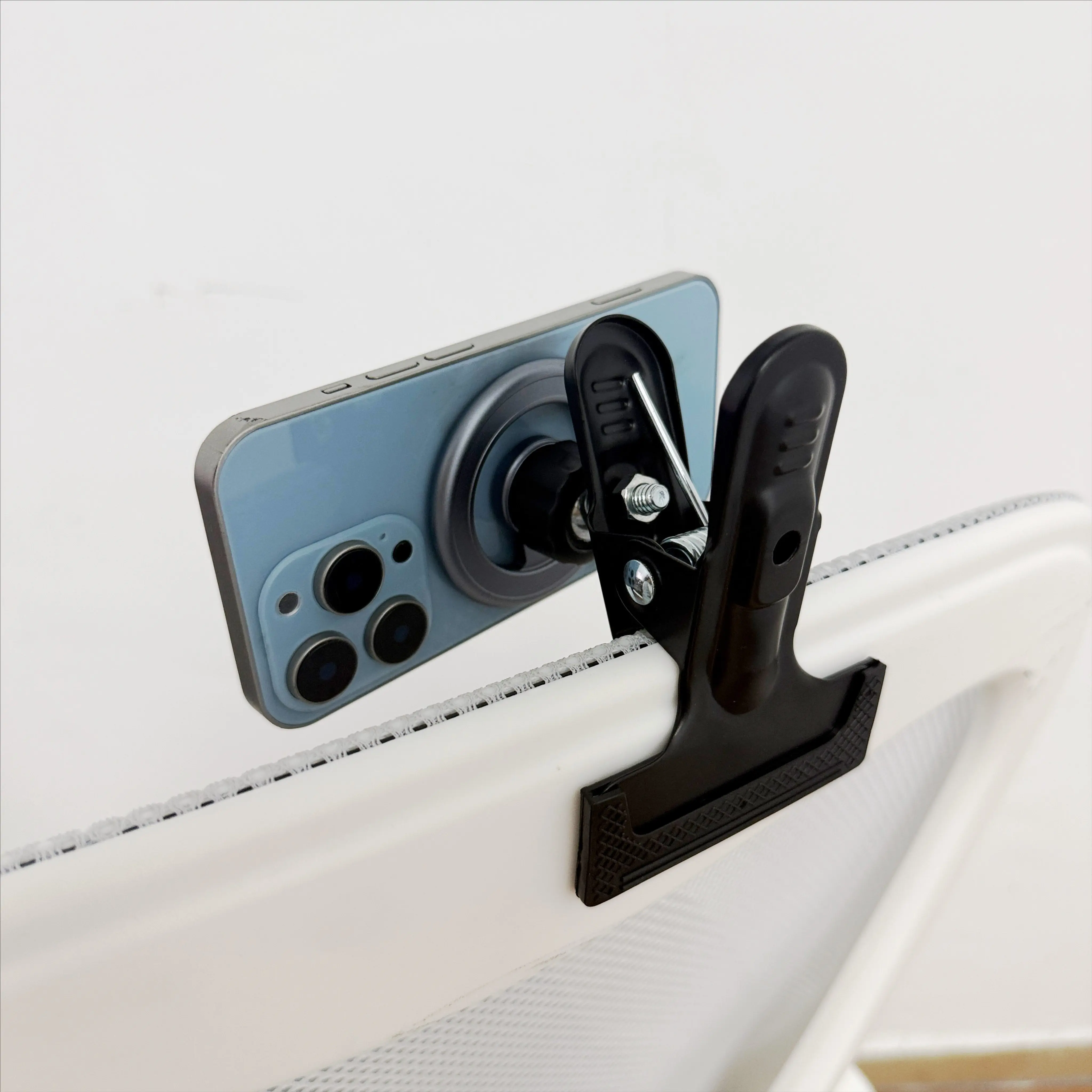 Magnetic Phone Holder for Live Streaming Metal Strong Clip Mobile Stand for Travel High-Speed Rail Recording Holder
Magnetic Phone Holder for Live Streaming Metal Strong Clip Mobile Stand for Travel High-Speed Rail Recording Holder