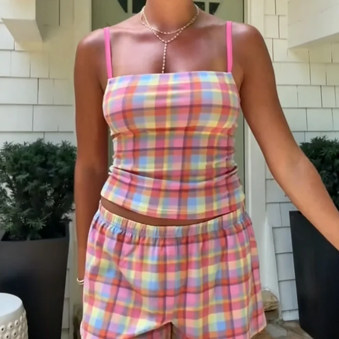 Plaid Two Piece Co-Ord Set For Women Thin Strap Square Neck Backless Top Elastic Waist Shorts Suit Daily Vacation Female Outfit
Plaid Two Piece Co-Ord Set For Women Thin Strap Square Neck Backless Top Elastic Waist Shorts Suit Daily Vacation Female Outfit