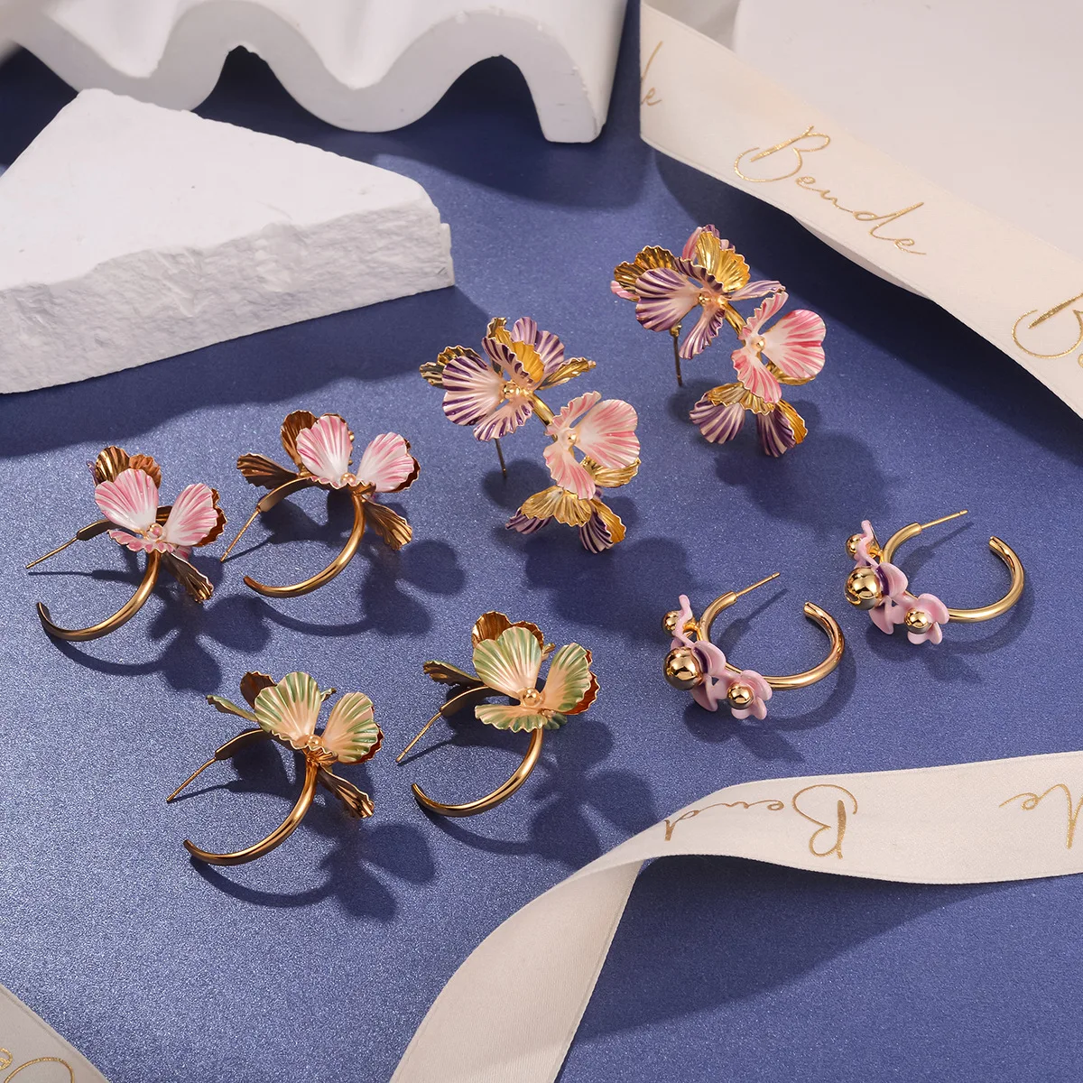 Flower design series fashion jewelry vintage French retro style PVD gold plated C type drop stud earrings
Flower design series fashion jewelry vintage French retro style PVD gold plated C type drop stud earrings