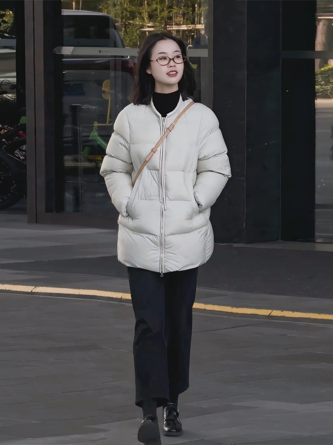 Женская удлиненная пуховая куртка 2026: Новая зимняя модная теплая куртка из белого пуха с длинными рукавами, на молнии, с круглым вырезом
Женская удлиненная пуховая куртка 2026: Новая зимняя модная теплая куртка из белого пуха с длинными рукавами, на молнии, с круглым вырезом