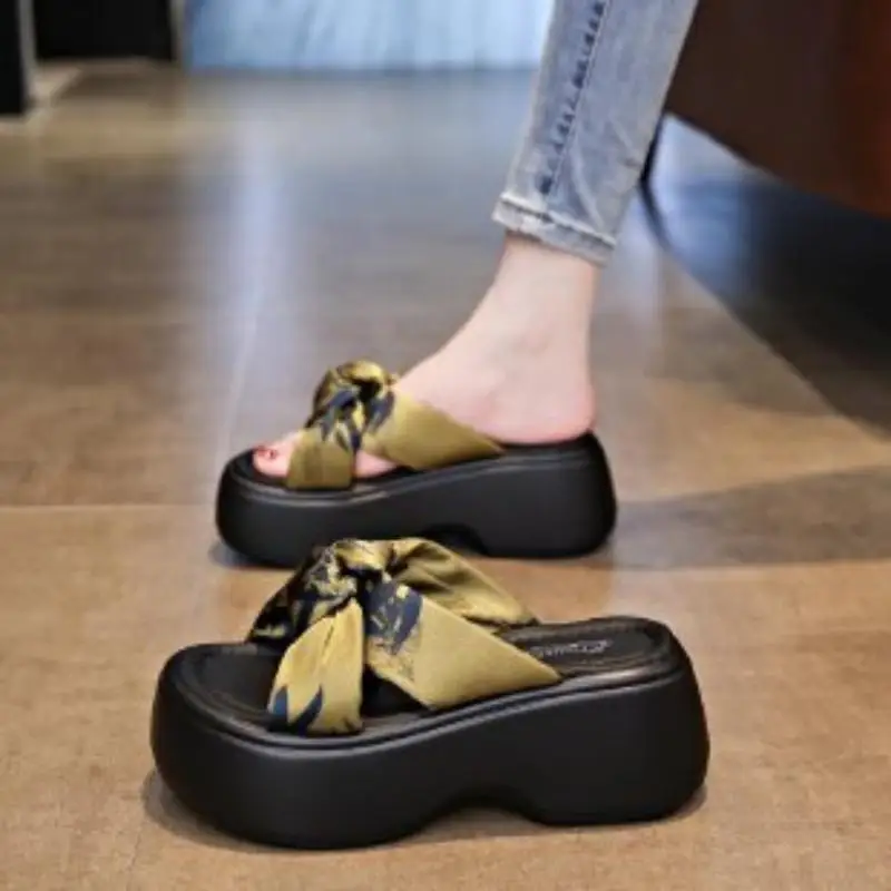 Women Platform Slide Sandals 2025 Summer Thick Sole Soft Lightweight Elevator Outdoor Fashion Slippers
Women Platform Slide Sandals 2025 Summer Thick Sole Soft Lightweight Elevator Outdoor Fashion Slippers