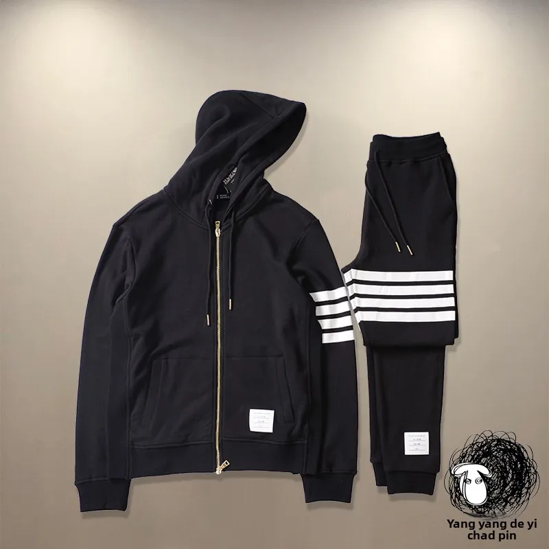 Осенне-зимний новый спортивный костюм: мужской свободный повседневный комплект из чистого хлопка с принтом, толстовка и длинные брюки для молодежи
Осенне-зимний новый спортивный костюм: мужской свободный повседневный комплект из чистого хлопка с принтом, толстовка и длинные брюки для молодежи