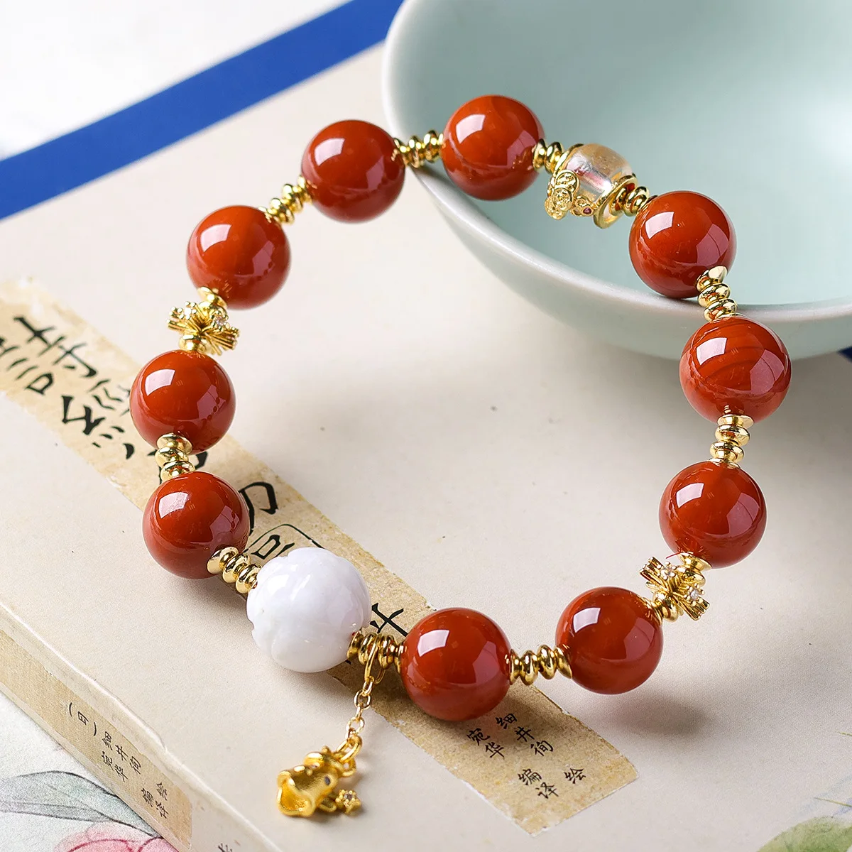 Southern Red Agate and Jadeite Lotus Bead Bracelet – Original Chinese-style Collectible Bracelet for Women
Southern Red Agate and Jadeite Lotus Bead Bracelet – Original Chinese-style Collectible Bracelet for Women