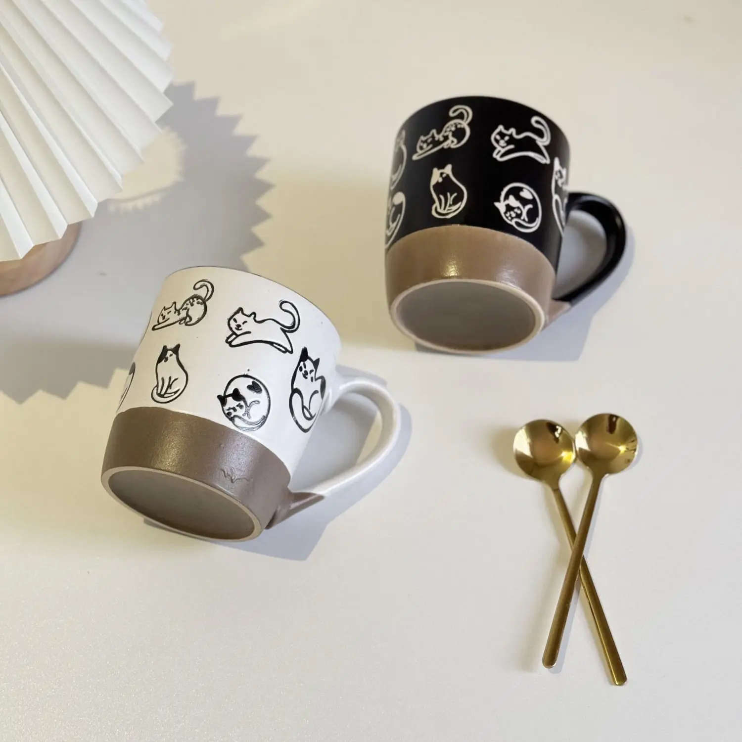 Ceramic Hand-painted Cute Cat Mug Simple Ins Japanese Cartoon Office Couple Water Cup Creative Home Breakfast Milk Coffee Cup
Ceramic Hand-painted Cute Cat Mug Simple Ins Japanese Cartoon Office Couple Water Cup Creative Home Breakfast Milk Coffee Cup