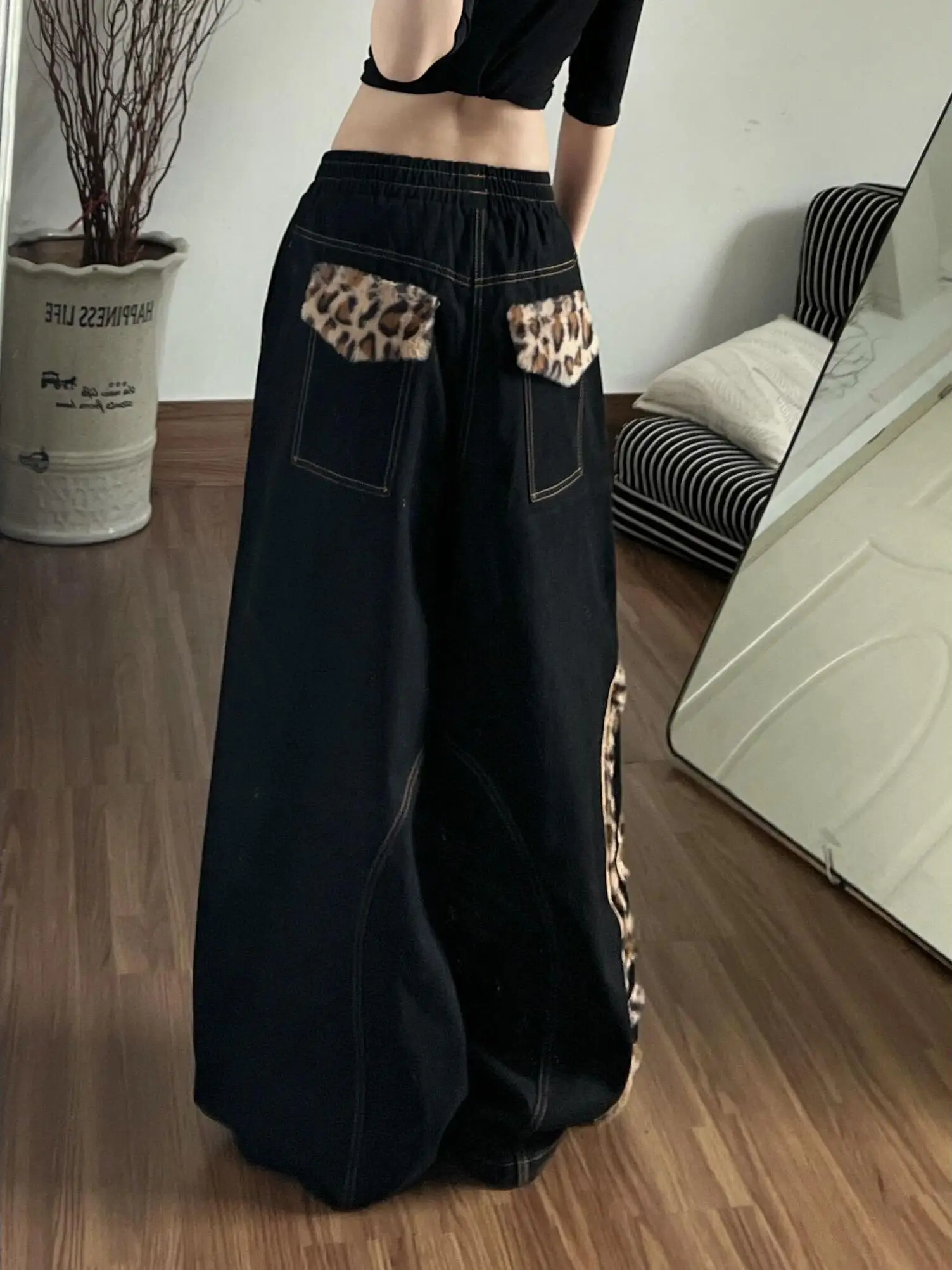 Женские джинсы с высокой талией, свободные, широкие, с леопардовым принтом и вставками, модные, для зимы, новинка
Женские джинсы с высокой талией, свободные, широкие, с леопардовым принтом и вставками, модные, для зимы, новинка