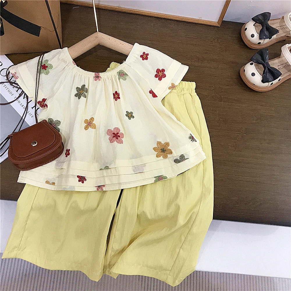 Kids Girls Summer Yellow Pants Set Colorful Embroidery Floral Print Loose T-shirts+Elastic Waist Wide Leg Pants 2-8Y Child Suits
Kids Girls Summer Yellow Pants Set Colorful Embroidery Floral Print Loose T-shirts+Elastic Waist Wide Leg Pants 2-8Y Child Suits