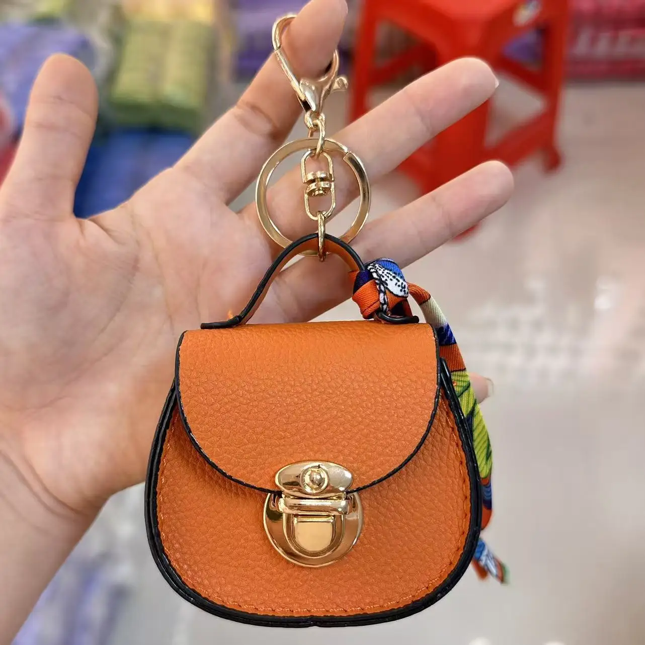 Fashion Keychain Small Mini Round Bag headphone bag For Airpods 4 Pro 2 3 2and 1 headphone Portable Multi-Purpose Bag with hook
Fashion Keychain Small Mini Round Bag headphone bag For Airpods 4 Pro 2 3 2and 1 headphone Portable Multi-Purpose Bag with hook