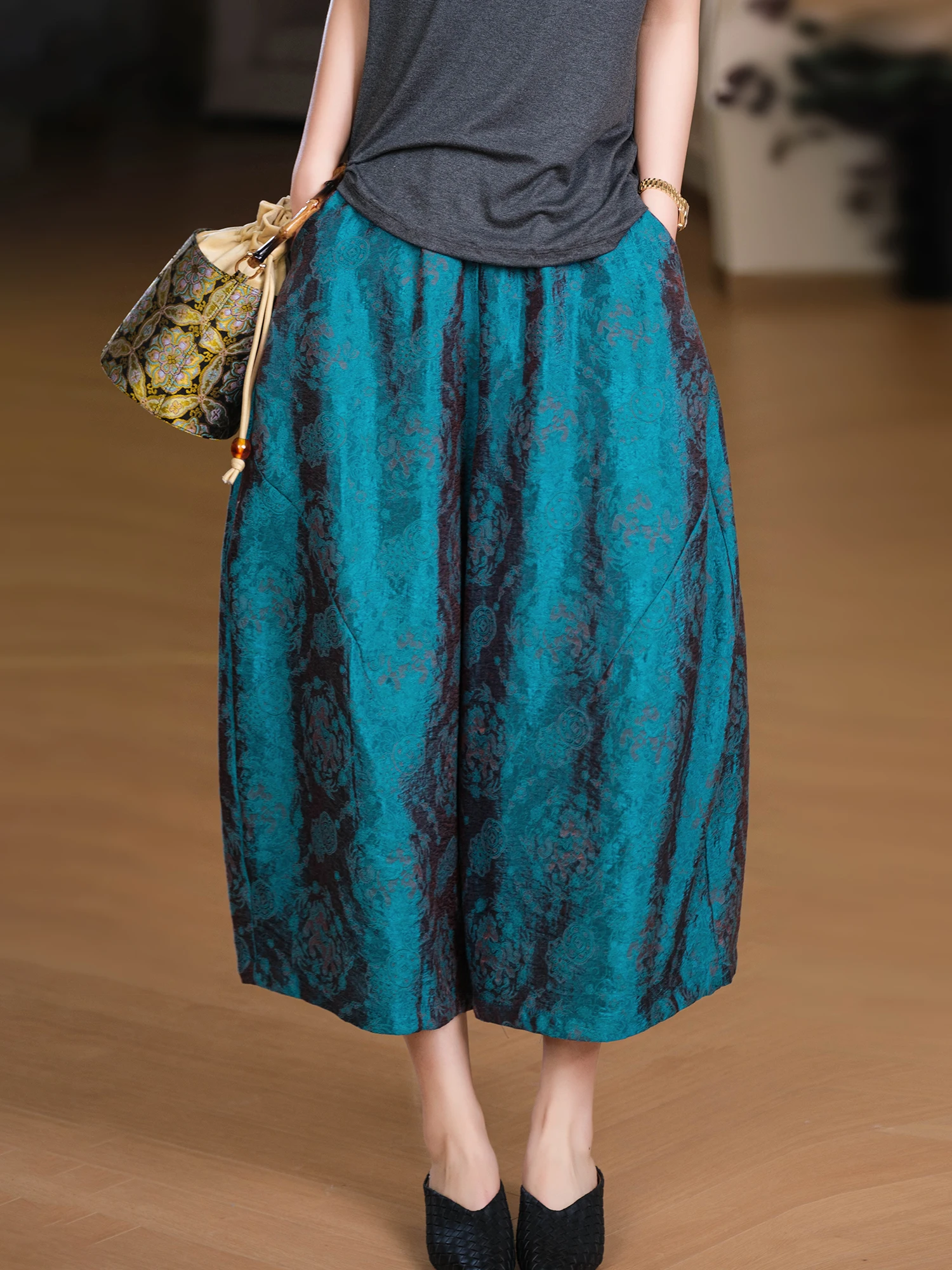 Casual Loose Leggings Women's Fashion Chinese Style Dark Pattern Embroidered Satin Linen Blend Elastic Waist Wide Leg Pants
Casual Loose Leggings Women's Fashion Chinese Style Dark Pattern Embroidered Satin Linen Blend Elastic Waist Wide Leg Pants