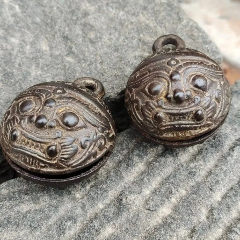 Chinese folk antique qilin tiger head copper big bell pair for collecting modern exquisite handicrafts
Chinese folk antique qilin tiger head copper big bell pair for collecting modern exquisite handicrafts