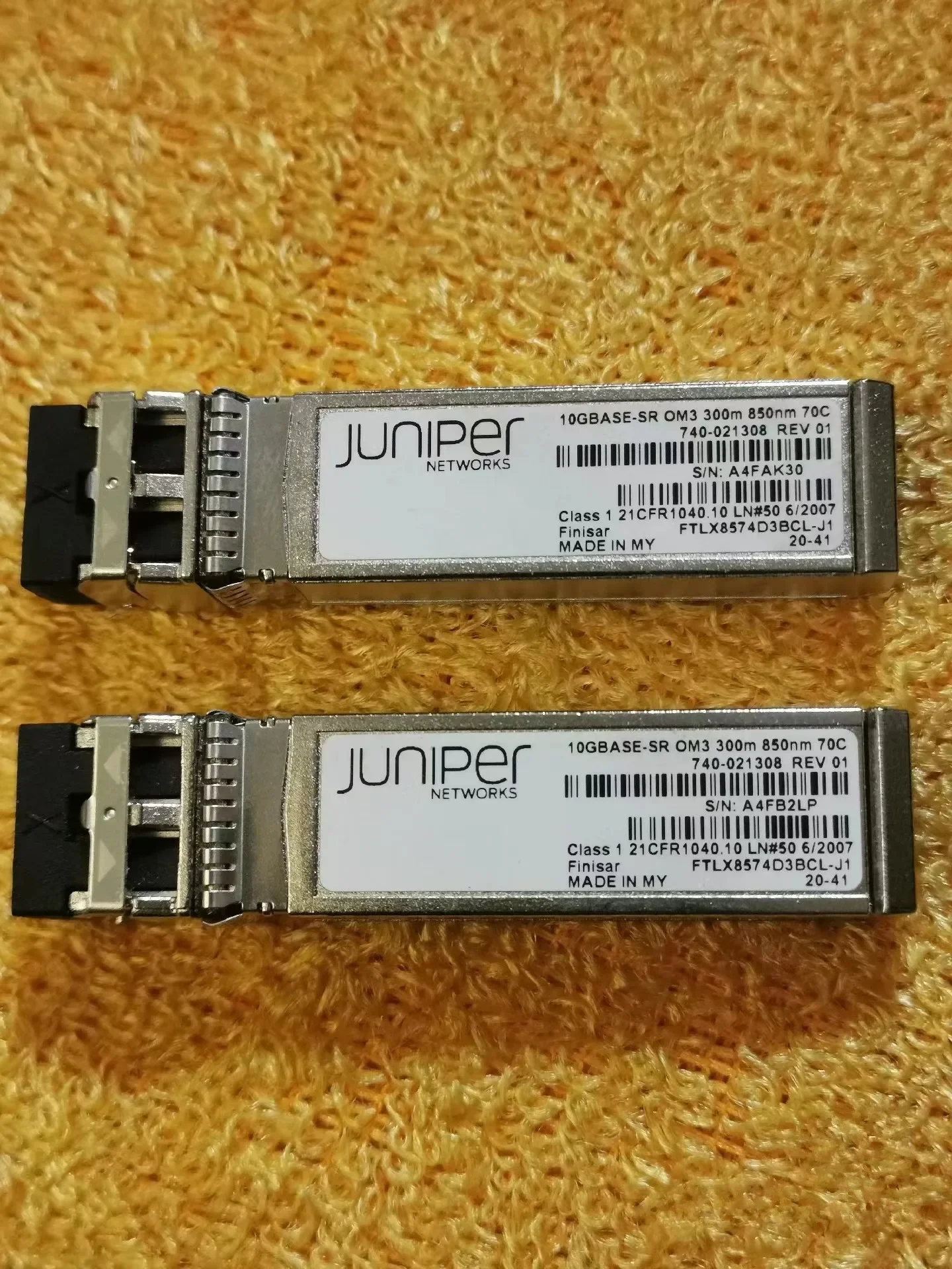 Juniper 10GB Optical Fiber Module/FTLX8574D3BCL-J1 10GBASE-SR OM3 300M 70C 740-021308/Juniper 10G SFP Networks Transceiver
Juniper 10GB Optical Fiber Module/FTLX8574D3BCL-J1 10GBASE-SR OM3 300M 70C 740-021308/Juniper 10G SFP Networks Transceiver