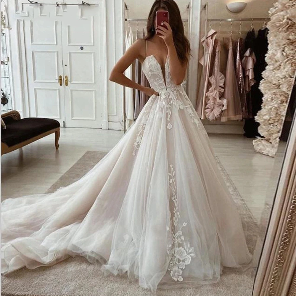 ANGELSBRIDEP Deep V-Neck Ball Gown Wedding Dresses Applique Lace Elegant Vestido De Noiva Fashion Bride Dresses Plus Size
ANGELSBRIDEP Deep V-Neck Ball Gown Wedding Dresses Applique Lace Elegant Vestido De Noiva Fashion Bride Dresses Plus Size