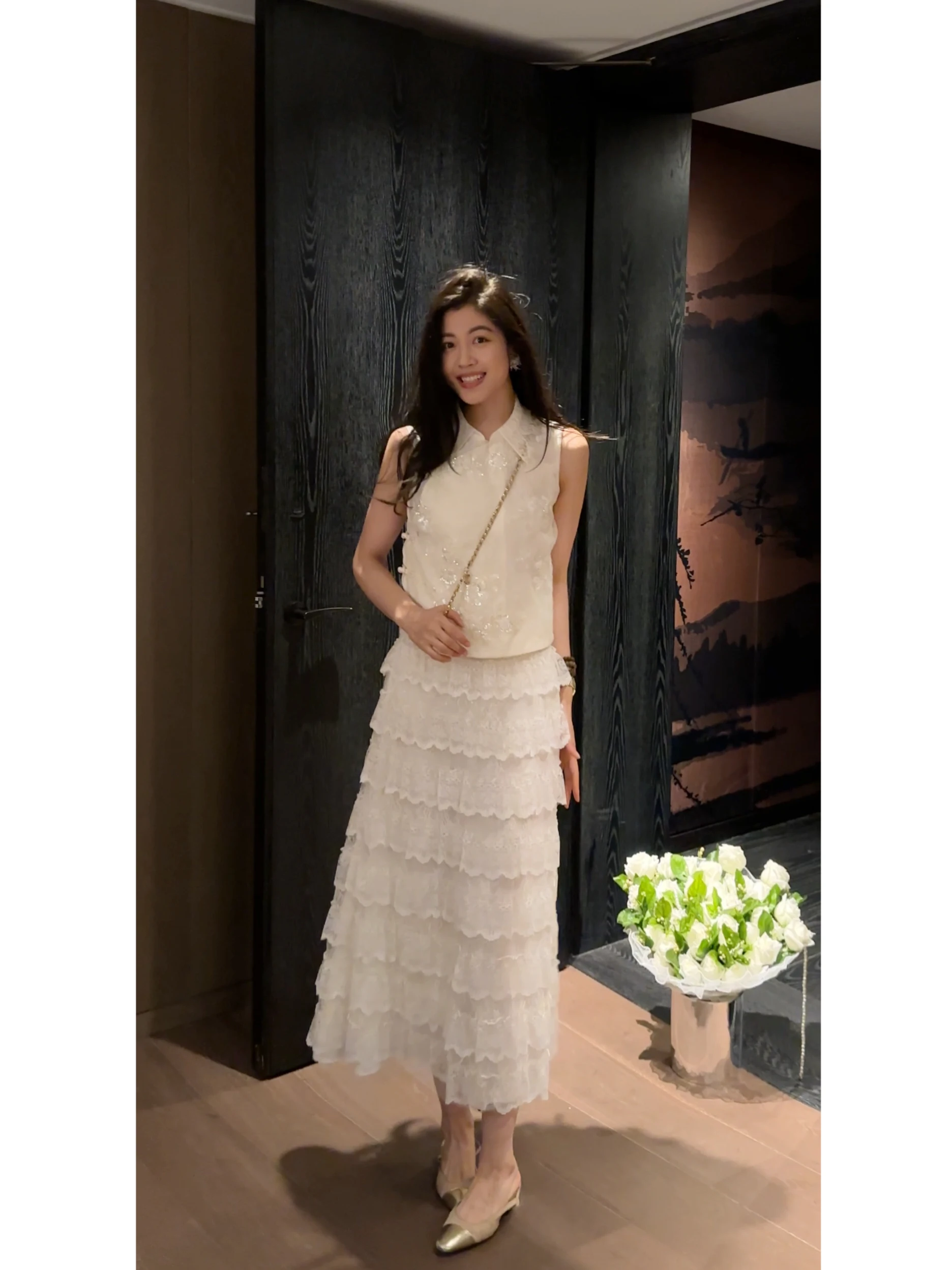 Elegant Handmade Embroidered Heavy Duty Turn-down Collar Shirt Women's New Chinese Style Design Sensation Top Summer Fashion
Elegant Handmade Embroidered Heavy Duty Turn-down Collar Shirt Women's New Chinese Style Design Sensation Top Summer Fashion