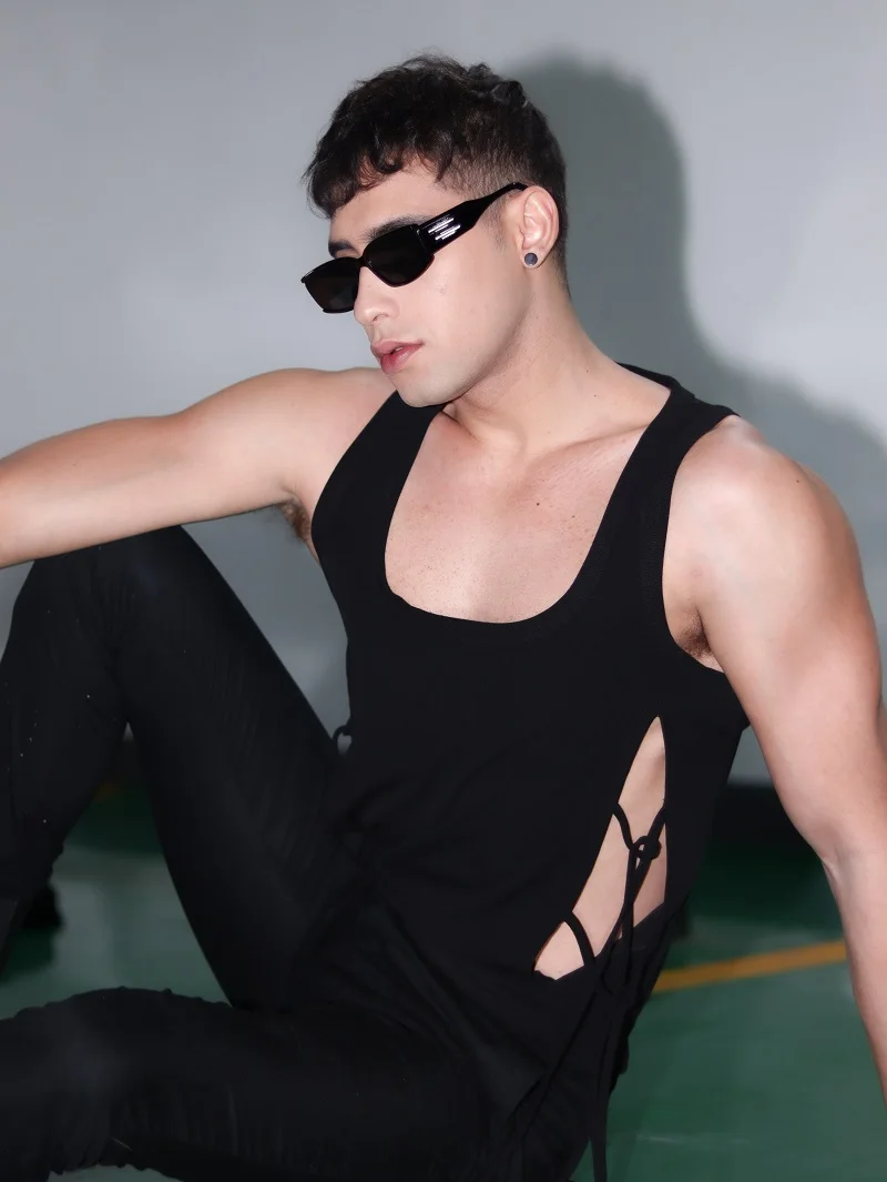 SYUHGFA Men's Personalized Slit Knitting Vest Korean Fashion Solid Color Slim Male Sleeveless Knit Tops 2024 Spring Summer New
SYUHGFA Men's Personalized Slit Knitting Vest Korean Fashion Solid Color Slim Male Sleeveless Knit Tops 2024 Spring Summer New