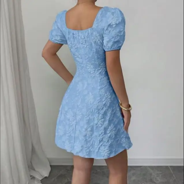 Ladies' light blue jacquard A-line dress, square neck, puffed sleeves, high waist, elegant and casual short dress
Ladies' light blue jacquard A-line dress, square neck, puffed sleeves, high waist, elegant and casual short dress