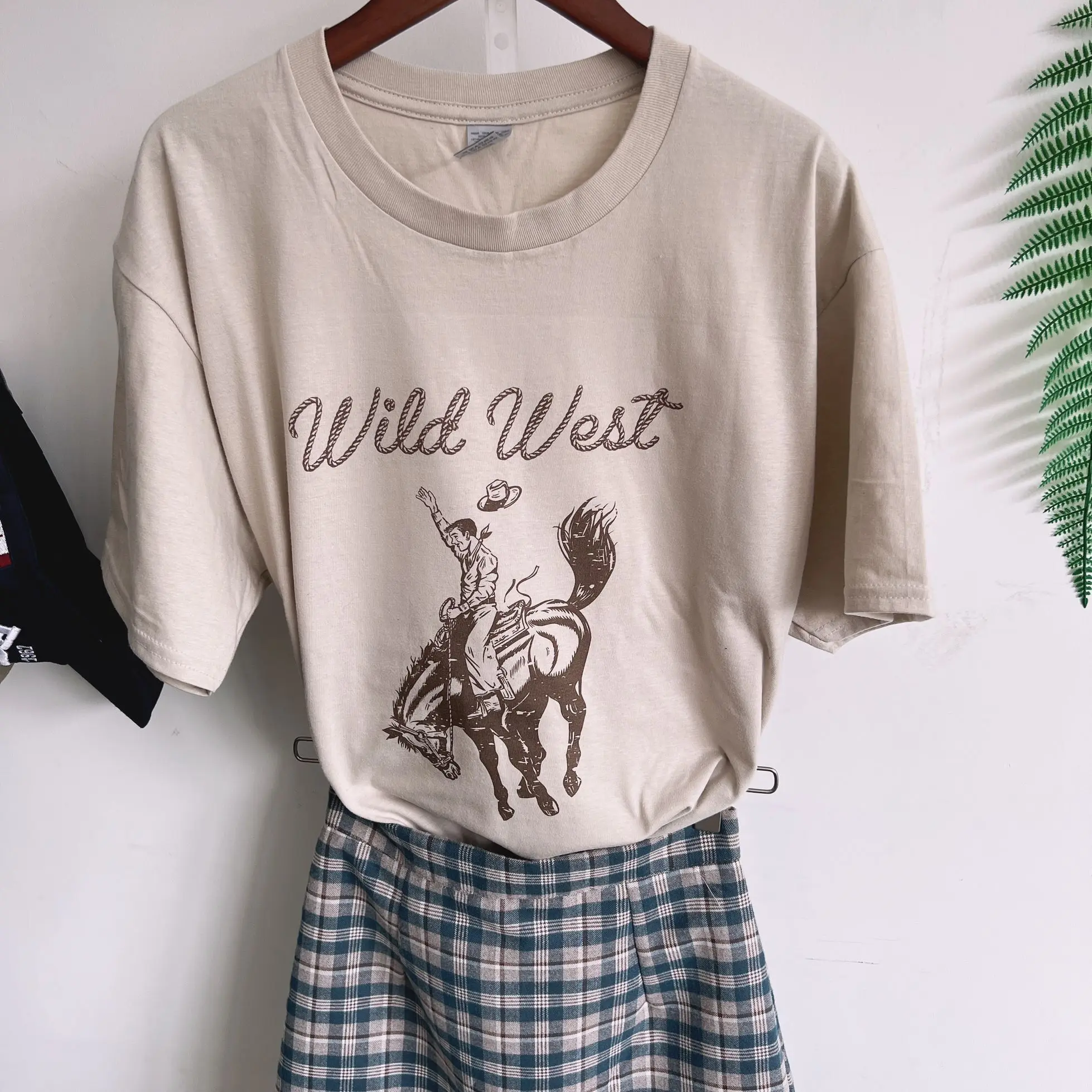 Wild West Wonders Graphic Tee Vintage Funny Grunge Summer Fashion Casual Aesthetic Women T-Shirt Tops
Wild West Wonders Graphic Tee Vintage Funny Grunge Summer Fashion Casual Aesthetic Women T-Shirt Tops