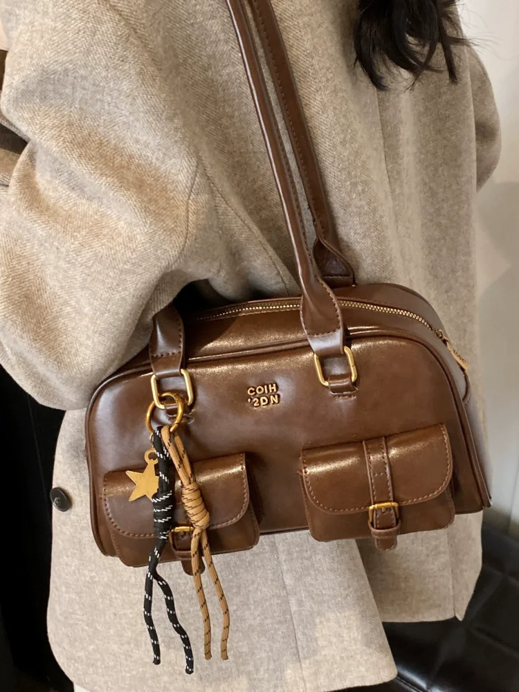 New Letters Bowling Bag Coffee Brown Red Boston Bag Large Capacity Handbags and Purse Ladies High quality Square Bags
New Letters Bowling Bag Coffee Brown Red Boston Bag Large Capacity Handbags and Purse Ladies High quality Square Bags