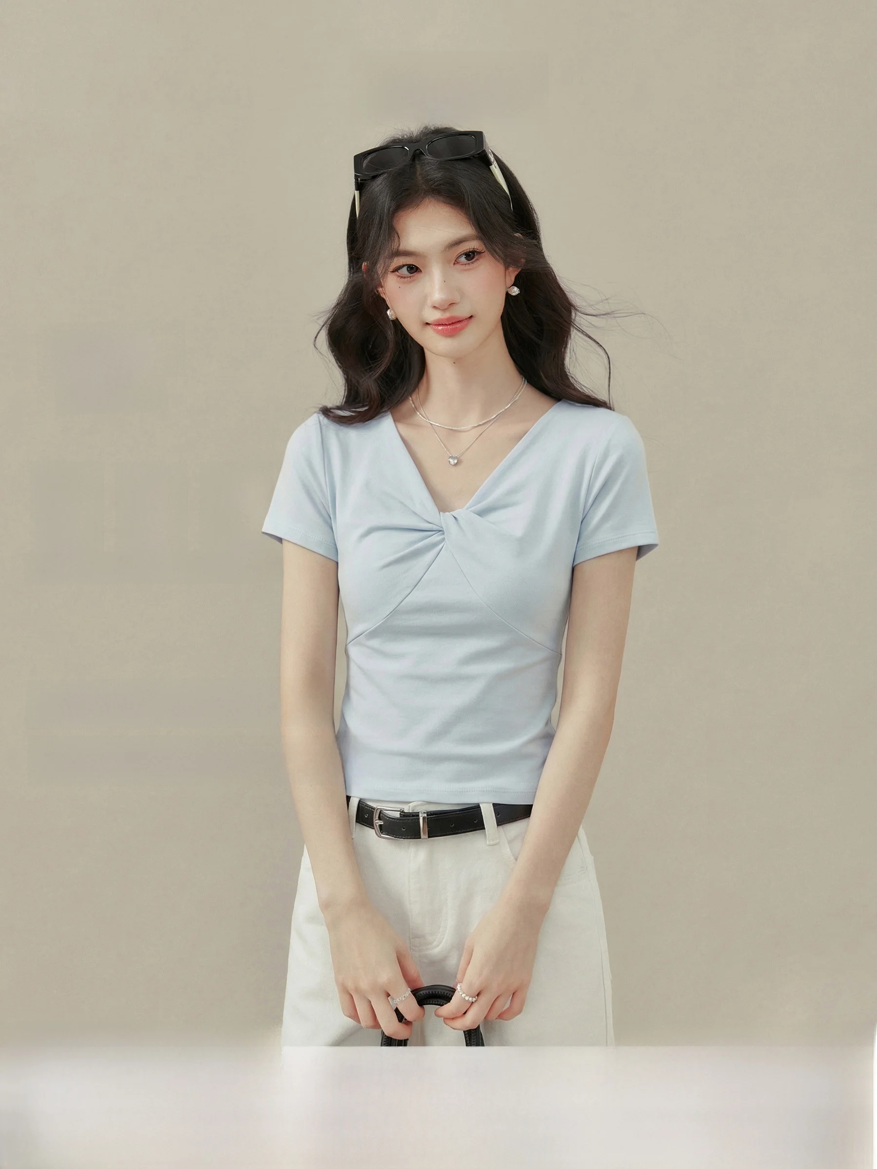 Slim Fit V-Neck Short Sleeve T-Shirt Women's plus Size Button up Casual Style Cool Feeling Spring Summer Fashion Top
Slim Fit V-Neck Short Sleeve T-Shirt Women's plus Size Button up Casual Style Cool Feeling Spring Summer Fashion Top