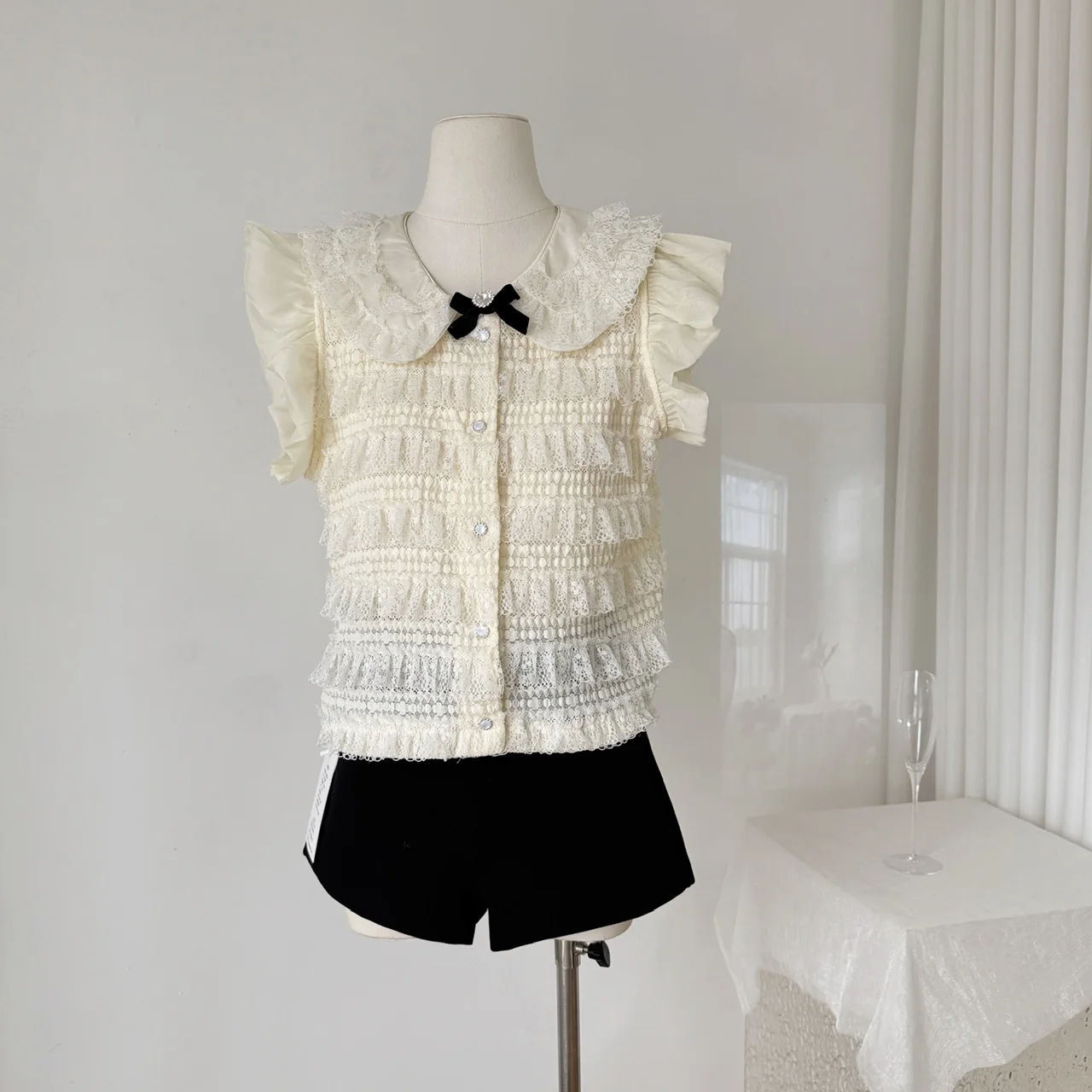 Women's Chic Peter Pan Collar Short Sleeve Tops Summer New White Lace Elegant Doll Blouse Vintage Bowknot Casual Blouse
Women's Chic Peter Pan Collar Short Sleeve Tops Summer New White Lace Elegant Doll Blouse Vintage Bowknot Casual Blouse