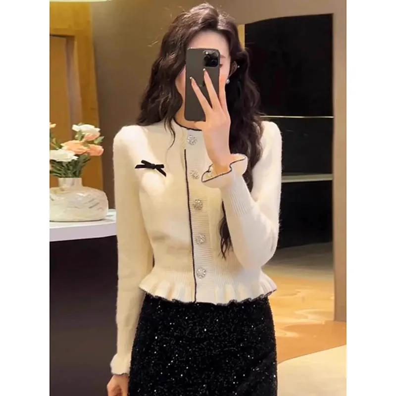 Autumn Winter New Ladies Short Ruffled Sweater Autumn New Solid Color Bow Sweater Long Sleeve Comfortable Leisure Soft Jacket
Autumn Winter New Ladies Short Ruffled Sweater Autumn New Solid Color Bow Sweater Long Sleeve Comfortable Leisure Soft Jacket