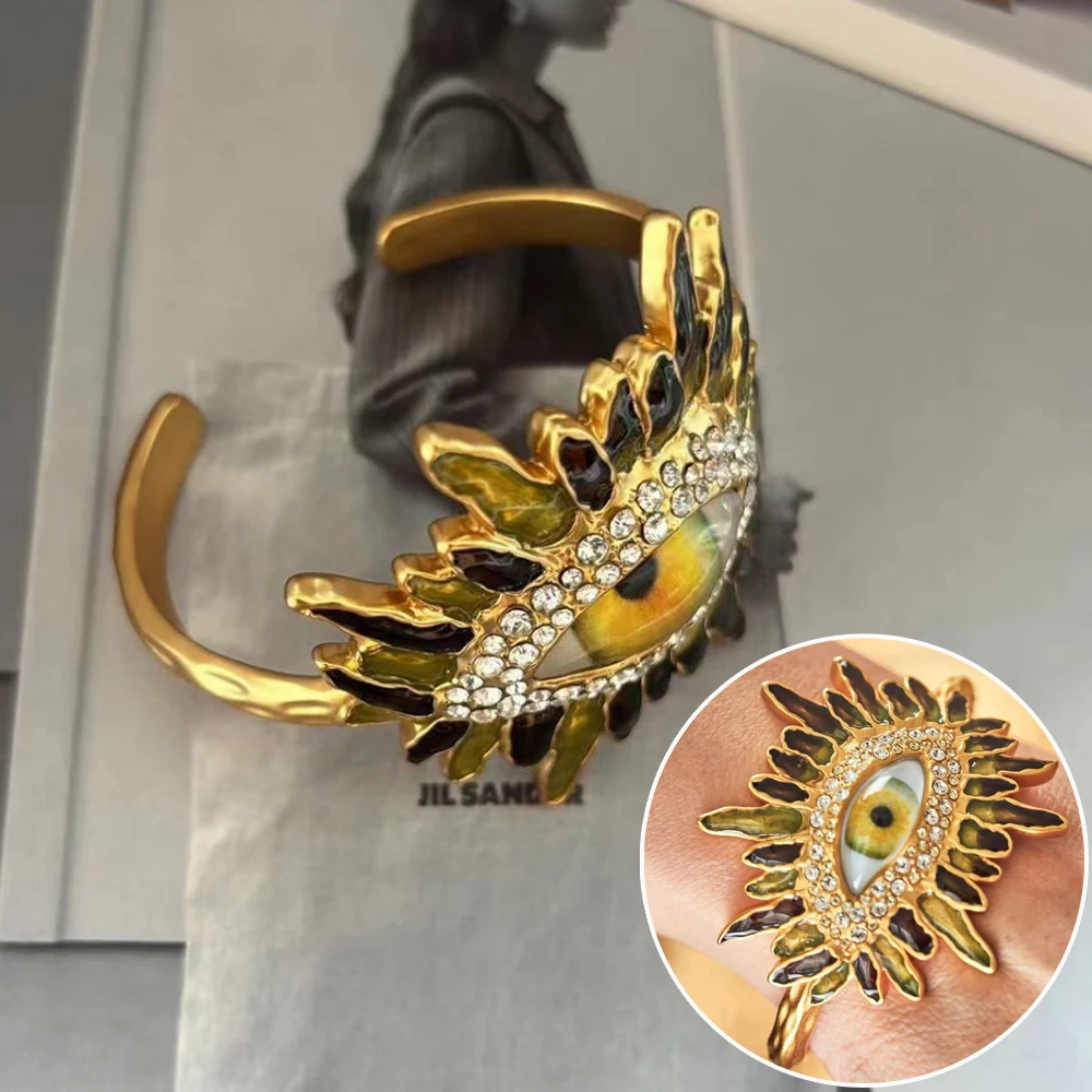 Women Vintage Devil's Eye Bracelet Personalized Exaggerated Copper Gold Color Bangle for Jewelry Deluxe Gifts
Women Vintage Devil's Eye Bracelet Personalized Exaggerated Copper Gold Color Bangle for Jewelry Deluxe Gifts