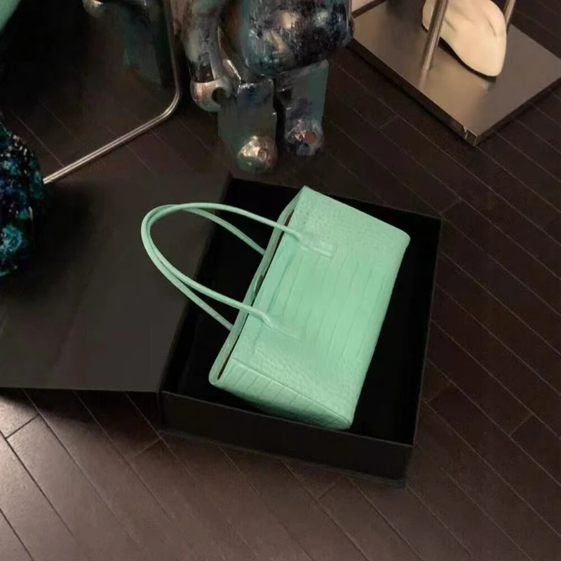 Green Croc Embossed Leather Tote Bag Magnetic Buckle Trendy Office Work Shopper, Top Handle Shoulder Bag Large Capacity Purse
Green Croc Embossed Leather Tote Bag Magnetic Buckle Trendy Office Work Shopper, Top Handle Shoulder Bag Large Capacity Purse