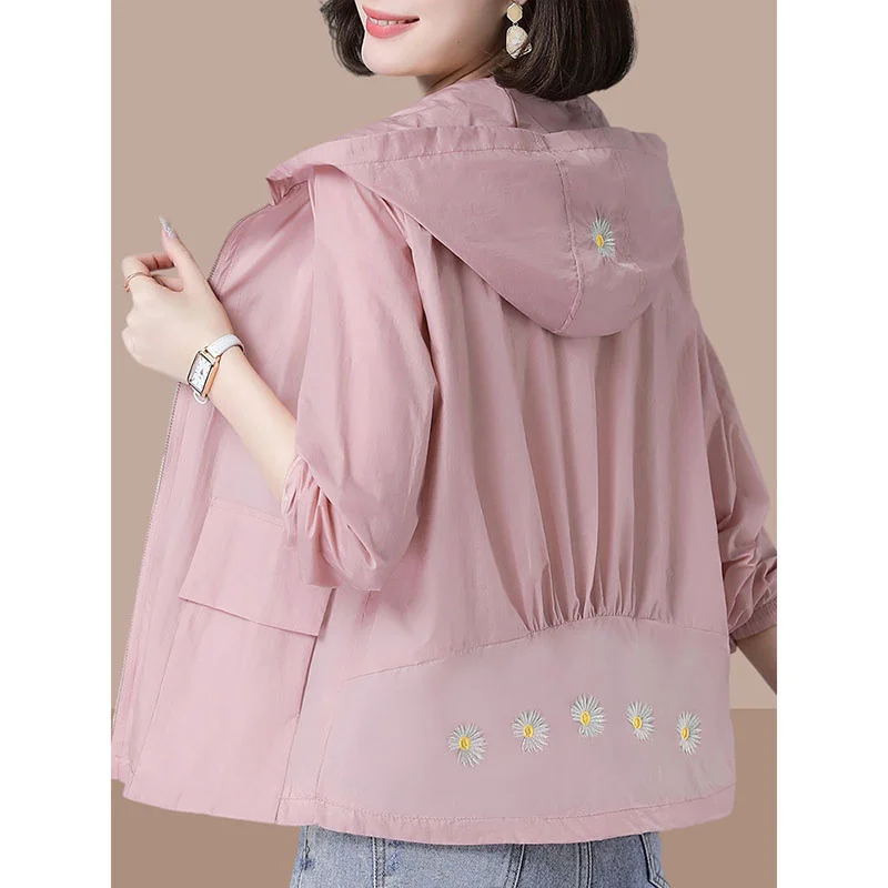 Sunscreen Clothing Women's Long Sleeve Jacket 2023 New Spring Summer Women's Short Coat Mom's Loose Thin Top Clothes 4XL
Sunscreen Clothing Women's Long Sleeve Jacket 2023 New Spring Summer Women's Short Coat Mom's Loose Thin Top Clothes 4XL