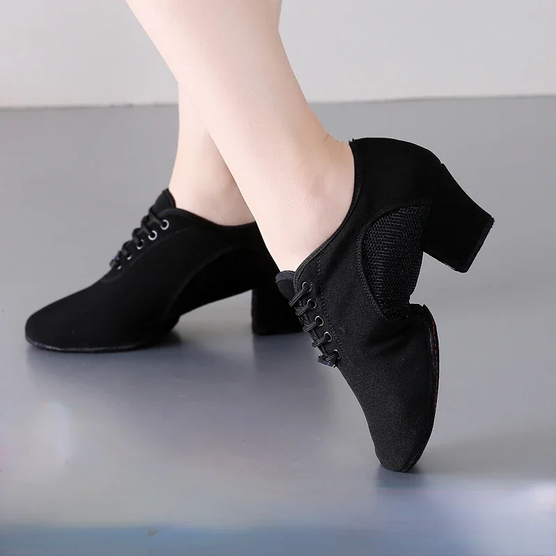 XIHAHA танцевальная обувь для сальсы, женские балетки для латинских танцев, ткань Оксфорд, туфли на каблуке с мягкой подошвой, современная женская обувь для бальных танцев, танго
XIHAHA танцевальная обувь для сальсы, женские балетки для латинских танцев, ткань Оксфорд, туфли на каблуке с мягкой подошвой, современная женская обувь для бальных танцев, танго