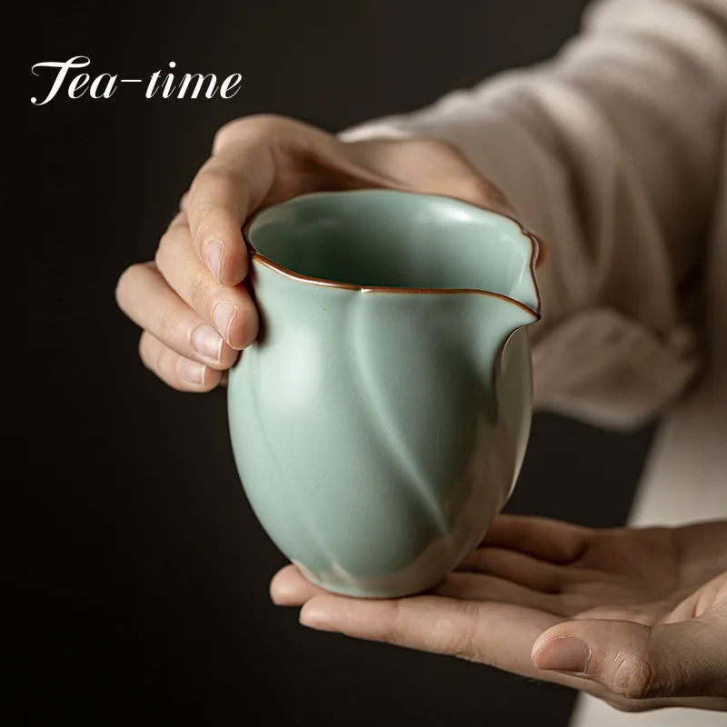 220ml Azure Porcelain Large Ceramic Fair Cup Fair Mug Fair Cup Handmade Ru Kiln Tea Pot Simple Tea Pitcher Chahai Gongdaobei
220ml Azure Porcelain Large Ceramic Fair Cup Fair Mug Fair Cup Handmade Ru Kiln Tea Pot Simple Tea Pitcher Chahai Gongdaobei