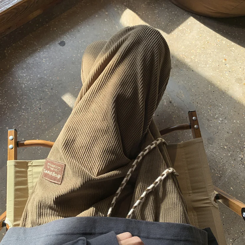 Мужские вельветовые брюки в американском ретро-стиле, широкие, прямые, повседневные, длинные, спортивные, весна-осень, новинка, свободный крой
Мужские вельветовые брюки в американском ретро-стиле, широкие, прямые, повседневные, длинные, спортивные, весна-осень, новинка, свободный крой