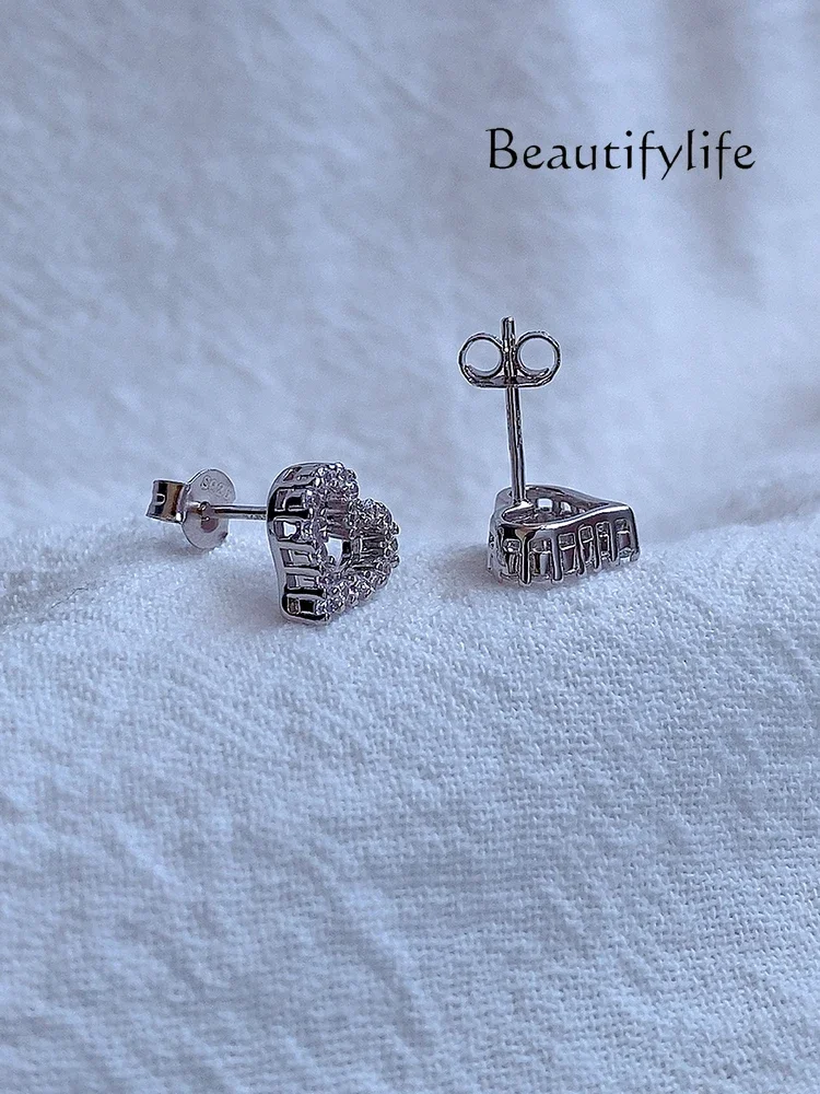Diamond stud earrings love stud women's 18k platinum sterling silver earrings high-end temperament light luxury exquisite
Diamond stud earrings love stud women's 18k platinum sterling silver earrings high-end temperament light luxury exquisite