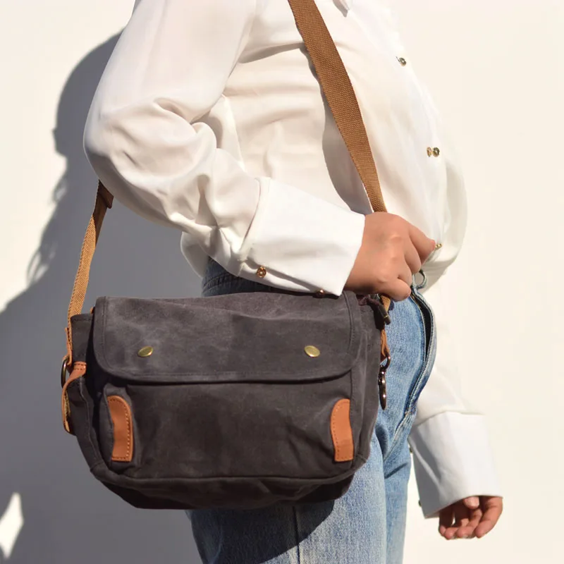 AETOO Retro waxed canvas women's crossbody bag European-style casual men's bag messenger bag Youth travel trend shoulder bag
AETOO Retro waxed canvas women's crossbody bag European-style casual men's bag messenger bag Youth travel trend shoulder bag
