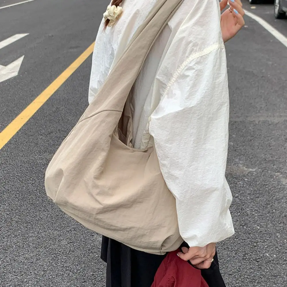 Candy Color Nylon Shoulder Bag Large Capacity Quick-dry Casual Tote Bag Korean Style Solid Color Japanese Style Shoulder Bag
Candy Color Nylon Shoulder Bag Large Capacity Quick-dry Casual Tote Bag Korean Style Solid Color Japanese Style Shoulder Bag