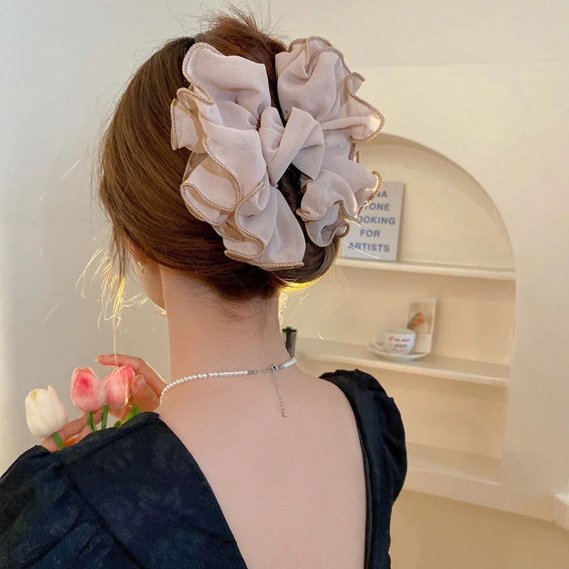 Solid Color Sweet Hair Claws For Women Girls Versatile Shark Clips Temperament Hair Clips Fashion Hair Accessories
Solid Color Sweet Hair Claws For Women Girls Versatile Shark Clips Temperament Hair Clips Fashion Hair Accessories