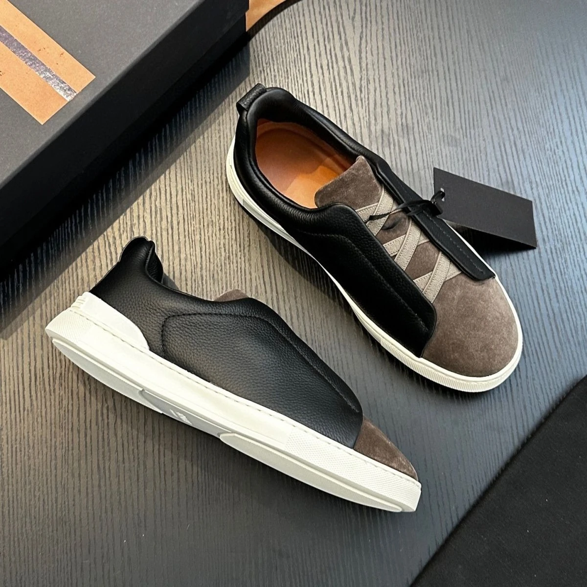New Men's Genuine Leather Lazy Board Shoes, Cowhide Suede Spliced Slip-On, Trendy Sports Casual Shoes
New Men's Genuine Leather Lazy Board Shoes, Cowhide Suede Spliced Slip-On, Trendy Sports Casual Shoes