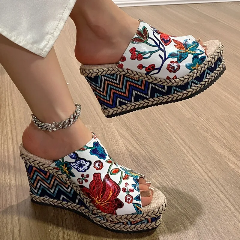 Женские туфли 2024, высококачественные летние женские тапочки, разноцветные водонепроницаемые повседневные тапочки на высоком каблуке с принтом и открытым носком для женщин
Женские туфли 2024, высококачественные летние женские тапочки, разноцветные водонепроницаемые повседневные тапочки на высоком каблуке с принтом и открытым носком для женщин