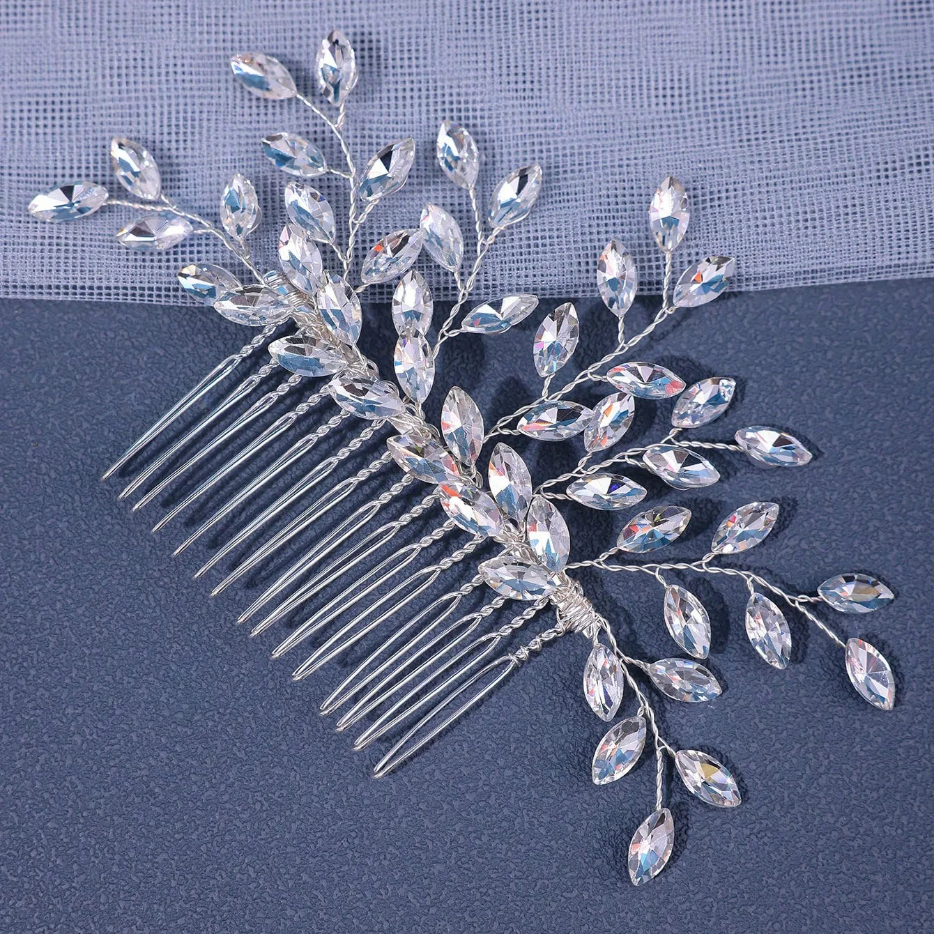 Trendy Silver Rhinestone Bridal Hair Combs Wedding Head Accessories Green Bride Headpiece Handmade Women Party Tiaras
Trendy Silver Rhinestone Bridal Hair Combs Wedding Head Accessories Green Bride Headpiece Handmade Women Party Tiaras